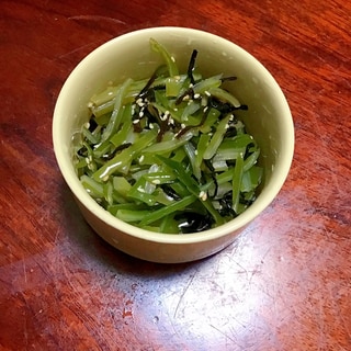 茎ワカメの塩昆布和え。